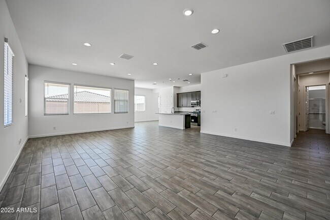 Building Photo - 14913 W Cottontail Ln
