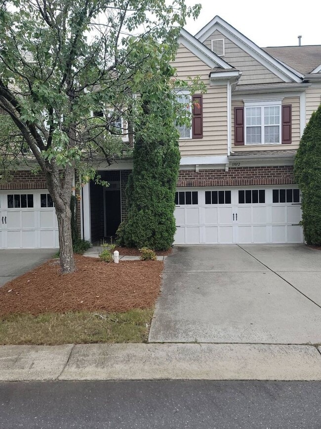Building Photo - Nice Townhome off Providence Rd/485 South