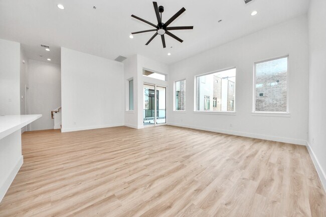 Building Photo - 3407 Hutchins St