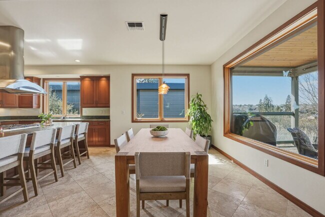 Building Photo - Beautiful 3-Bedroom Home Above Miller’s Landing with River and Mountain Vistas