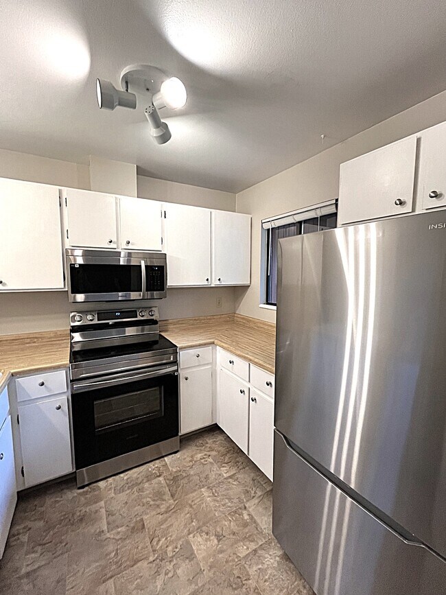 Building Photo - 1625 W Elizabeth St