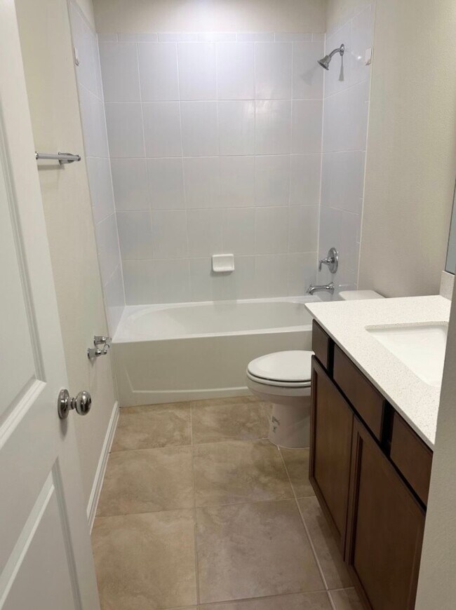 Building Photo - Isles of Lake Nona!! 3 Bedroom 2.5 Bathroom Townhome