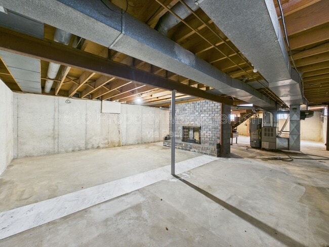 Building Photo - 3929 S Carriage Ln