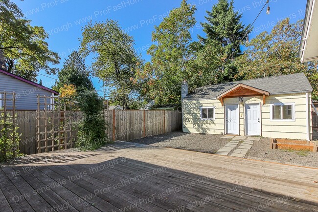 Building Photo - 5527 SE 71st Ave