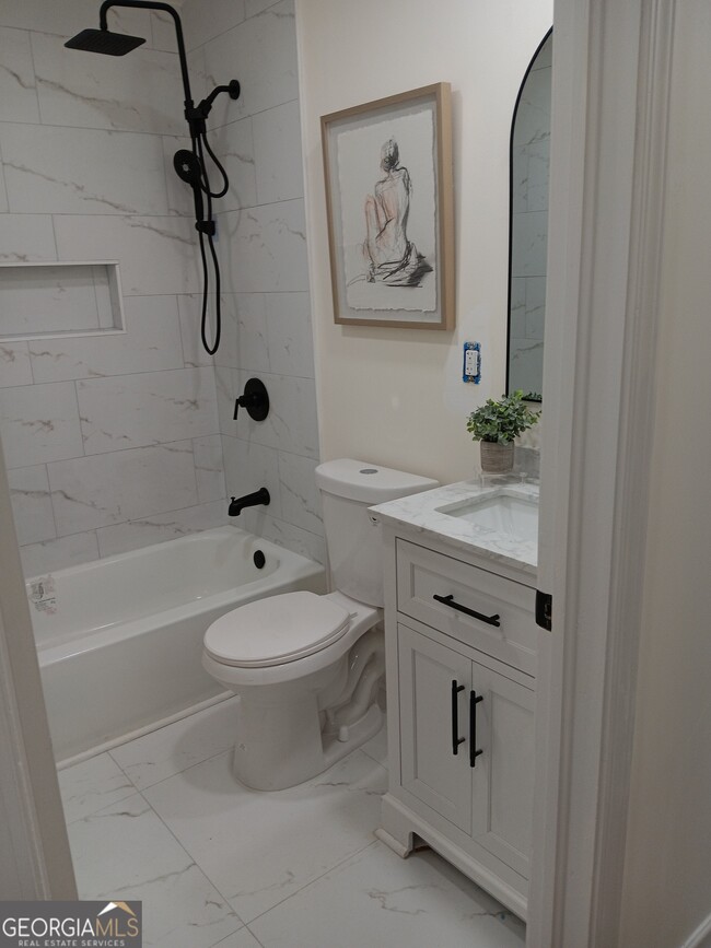 Building Photo - 2724 Larkspur Dr SE