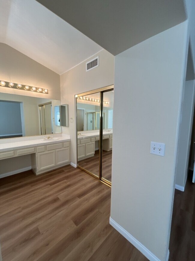 Building Photo - Encounter the ultimate luxury living experience with this 4-bedroom, 2197 sq ft house