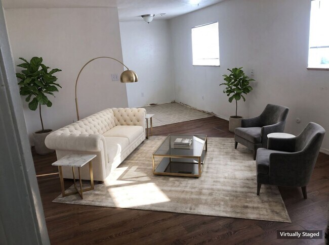 Building Photo - $500 OFF 1ST MONTH! $1,695/MO (WATER, SEWER & TRASH INCLUDED)  Look & Lease Special: Apply within...