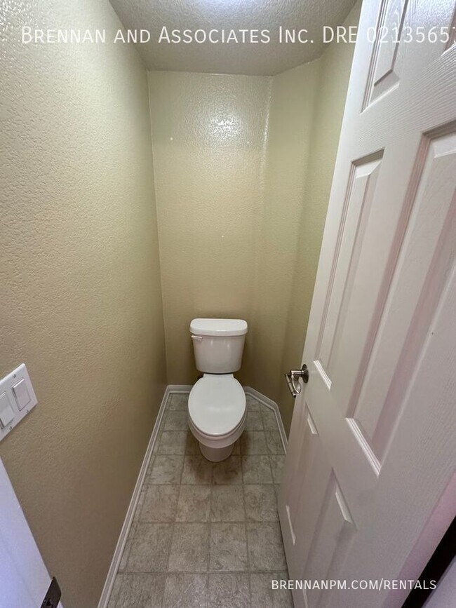 Building Photo - 2728 Farragut Rd