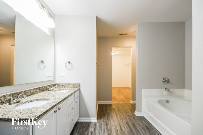 Building Photo - 3312 Aldwych Way