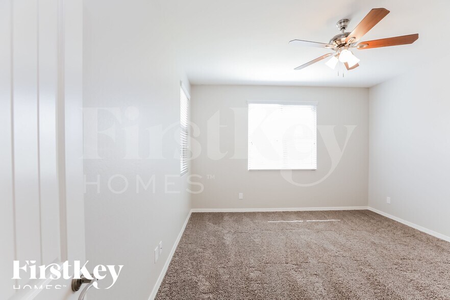 Building Photo - 2027 Kenton Way