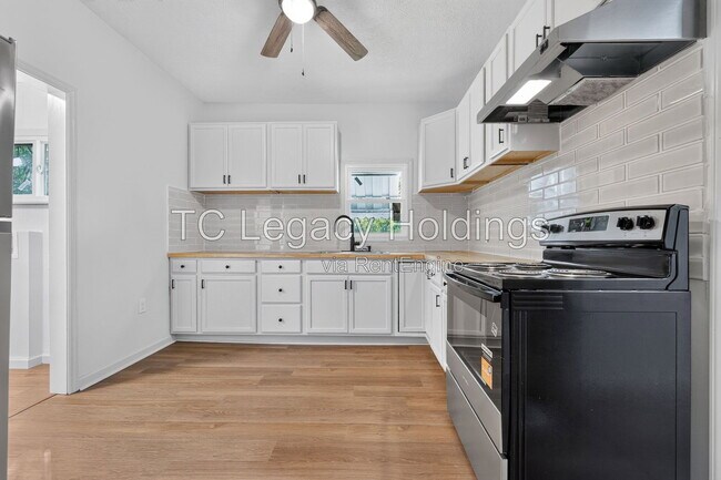 Building Photo - 502 Cottage Ave