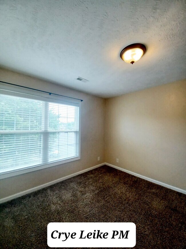 Building Photo - 668 Winding Bluff Way