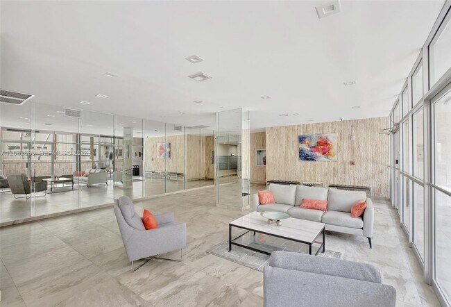 Building Photo - 3113 S Ocean Dr