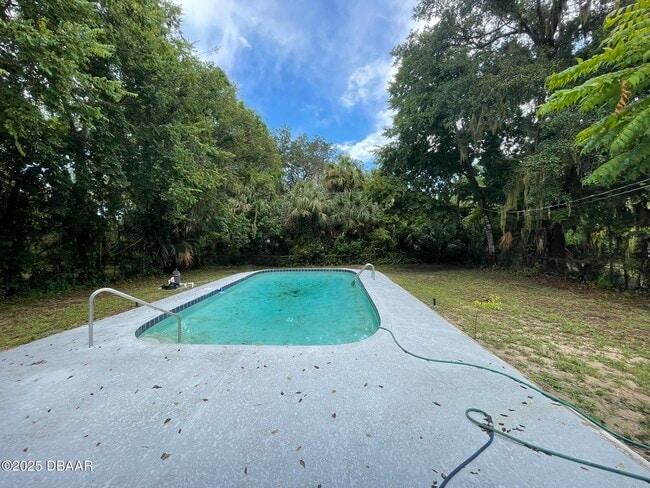 Building Photo - 525 Tarragona Way