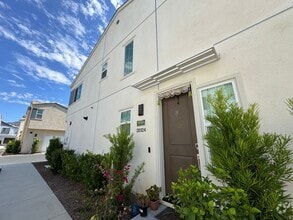 Building Photo - Gorgeous Citro Townhome for Rent