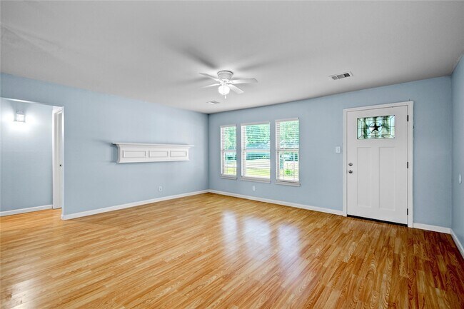 Building Photo - 8921 Oak Knoll Ln