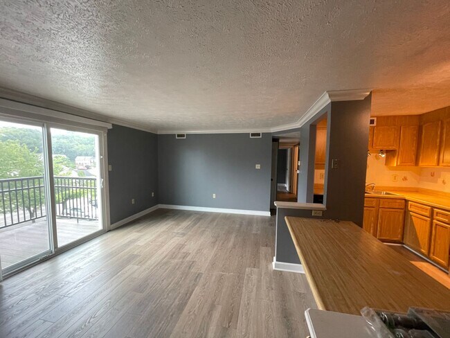 Building Photo - Hopewell - 2Br Condo - Independence Square