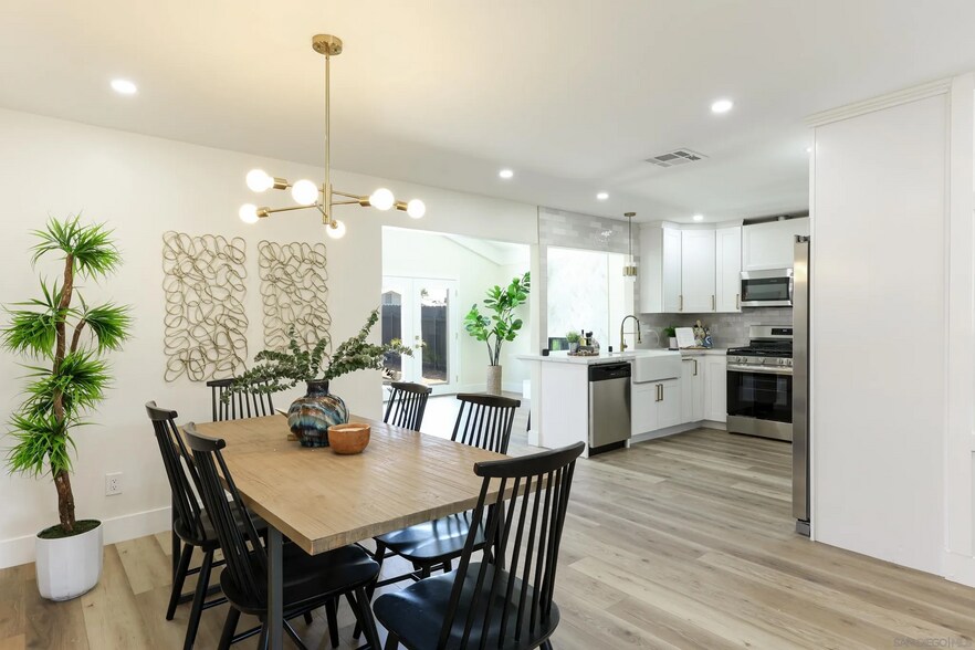 Dinning area - 10967 Salinas Way