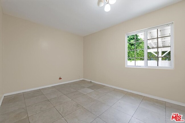 Building Photo - 5038 Hesperia Ave