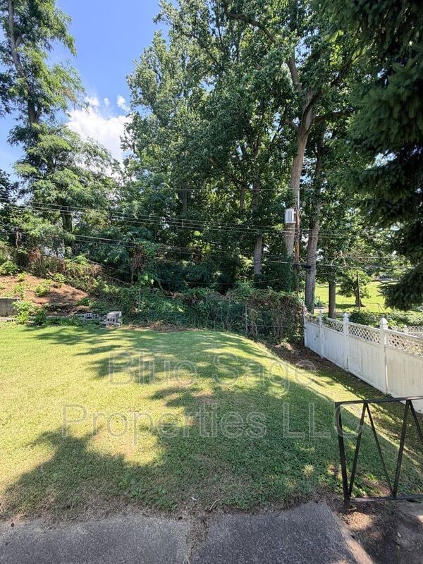 Building Photo - 205 Juniper Rd