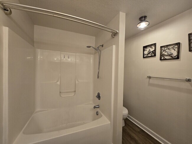 Building Photo - "Charming 2-Bed Townhouse Retreat on Streamwood Drive – Perfect Balance of Comfort and Convenience!"