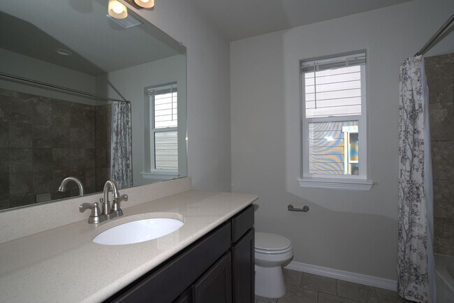 Building Photo - 5 Bed 3 Bath 3 Car Garage Rancher!!!