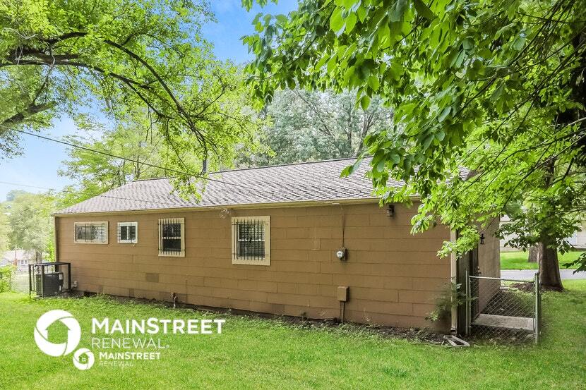 Building Photo - 8502 Crystal Ave