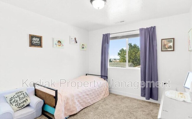 Building Photo - 127 N 4450 W