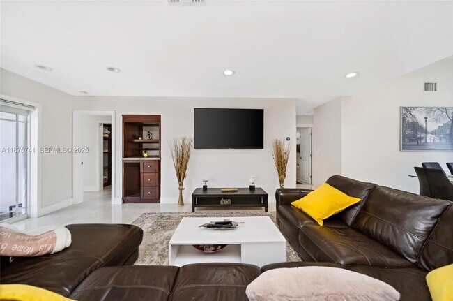 Building Photo - 31 SE 12th St