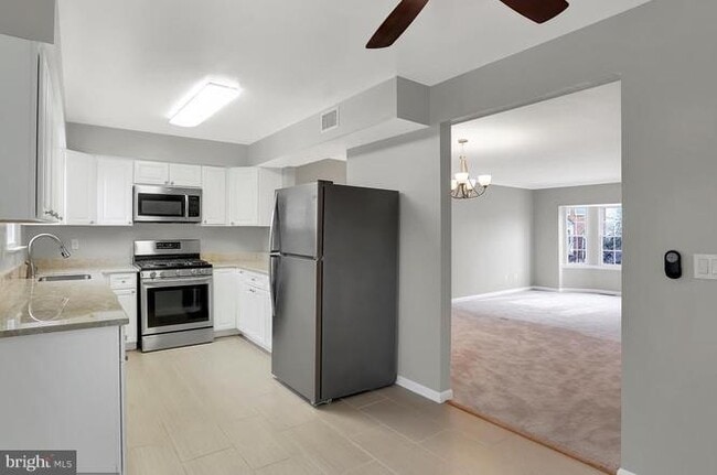 Building Photo - 12312 Sleepy Lake Ct