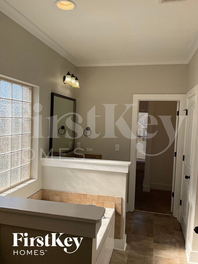 Building Photo - 6366 Cove Ln