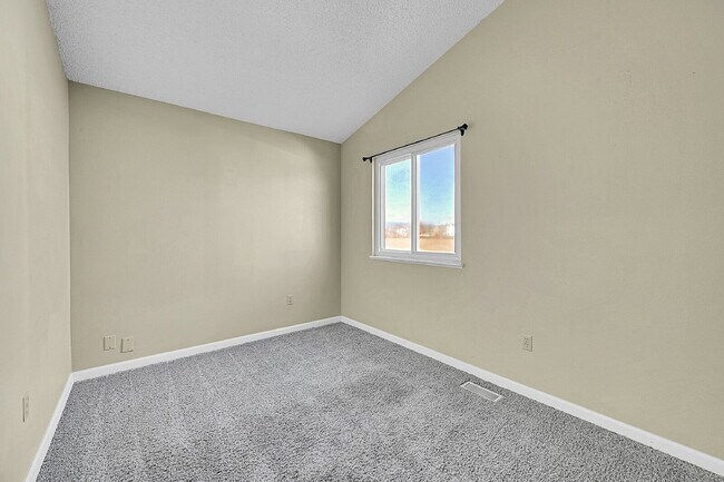Building Photo - $1,895.00 with $300 OFF First Month's Rent, 2 Bedrooms, 1.5 Bathroom, Single Family Home in Color...