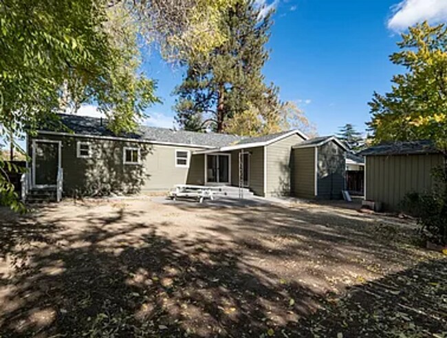 Building Photo - Beautiful, Spacious 3B/2.5Bath Single Family Home