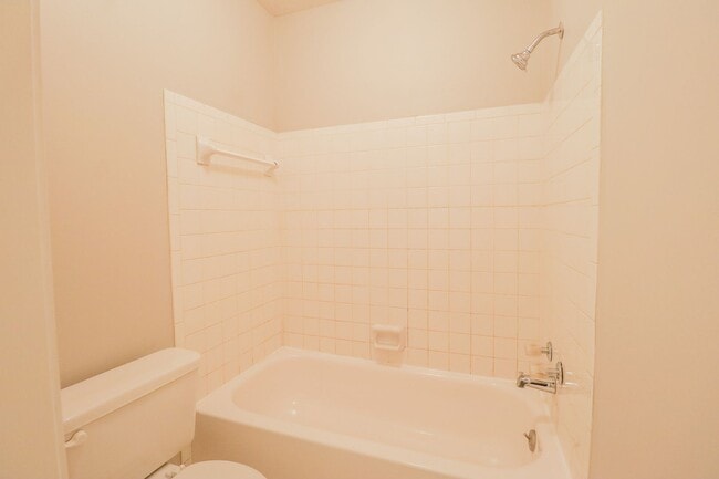 Building Photo - 2 Bed | 2 Bath in Central Tulsa!