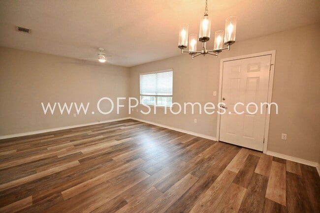 Building Photo - 214 Tooke St