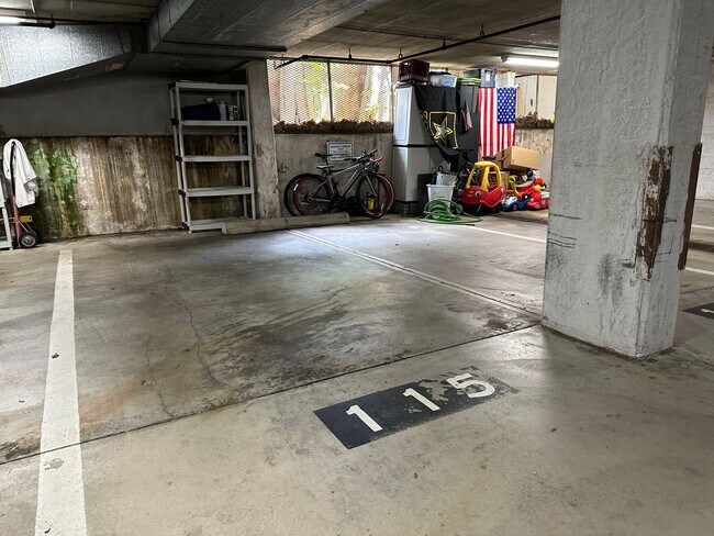 Building Photo - SPACIOUS 2 BED/2 BATH/1 PRKG & WASHER/DRYE...