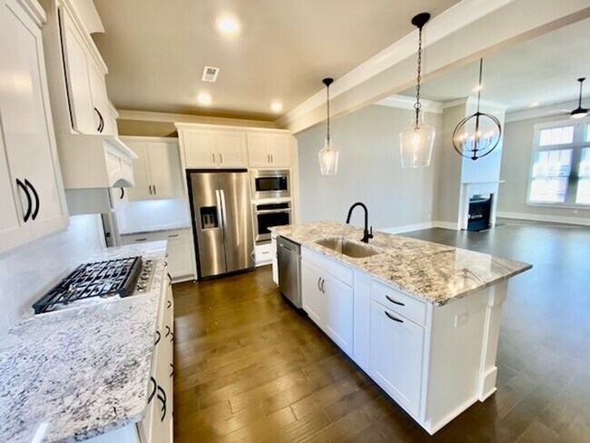 Building Photo - Clift Farm townhome with a fence and 3 car garage