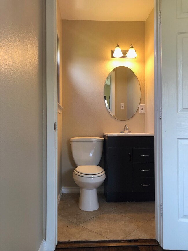 Building Photo - 3 Bedroom / 1.5 Bath / Large Fenced Backyard