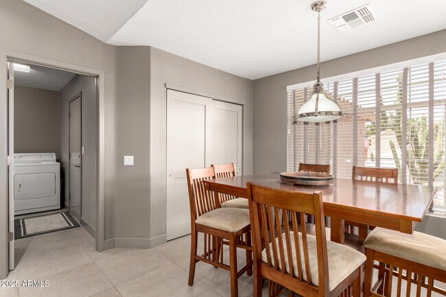 Building Photo - 9637 E Sundune Dr