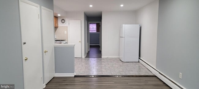 Building Photo - 230 W Roosevelt Blvd