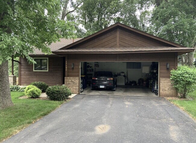Building Photo - Charming 4-Bed Lakeville Home with Spacious 2000 Sq Ft & Gleaming Neighborhood!"