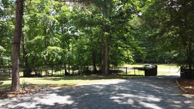 Building Photo - 4120 Glenola Dr