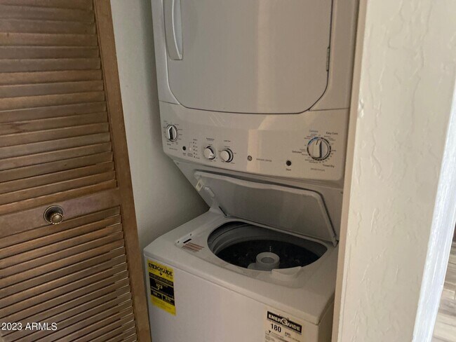 Building Photo - 4437 E Hubbell St