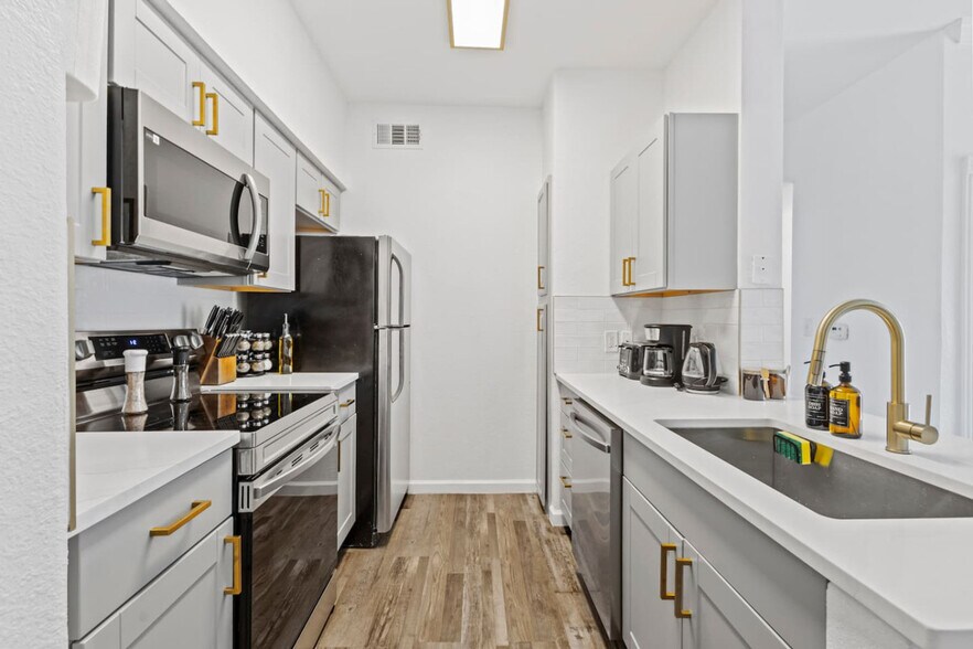 Building Photo - 2929 Kings Rd