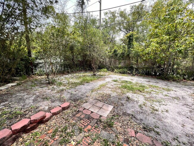 Building Photo - 253 Ashwood Dr