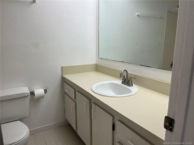 Building Photo - 1290 SE Parkview Pl