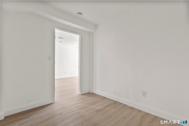 Building Photo - 64 Soundview Ave