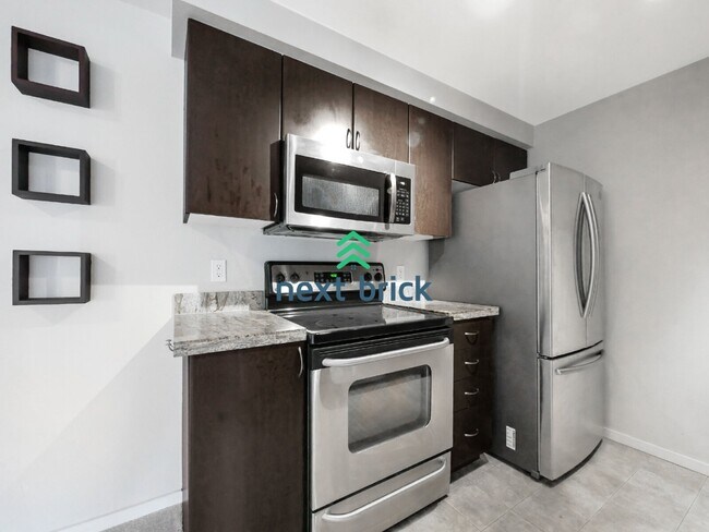 Building Photo - Beds and 1 Bath Kirkland Condo is Available for Rent!