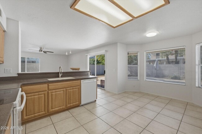 Building Photo - 202 S Del Pueblo St