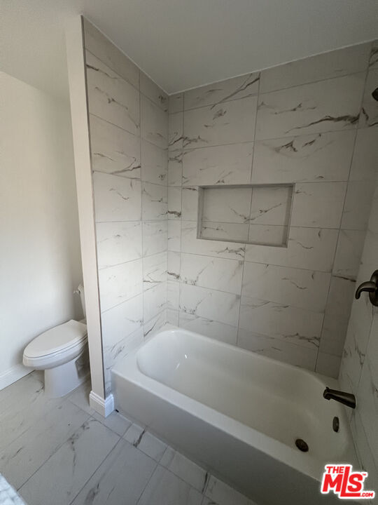 Building Photo - 15605 Berendo Ave